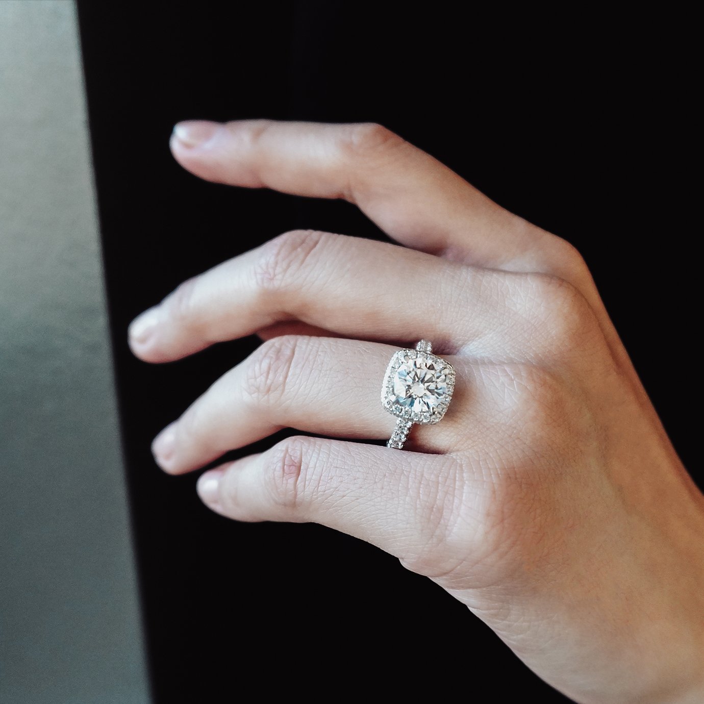 2.0 CT Round Halo CVD F/VS2 Diamond Engagement Ring