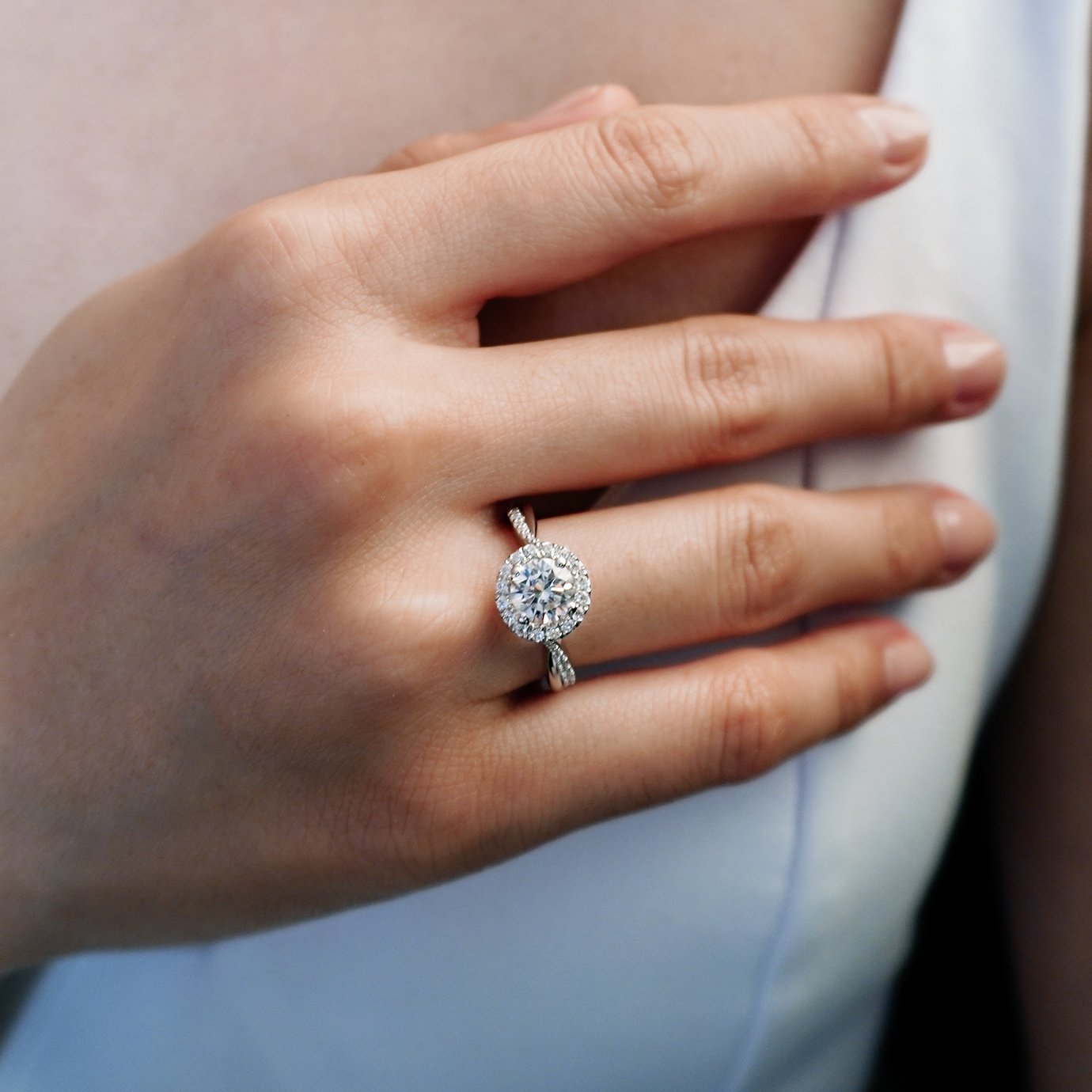 1.0 CT Round Halo & Twisted Pave CVD F/VS2 Diamond Engagement Ring