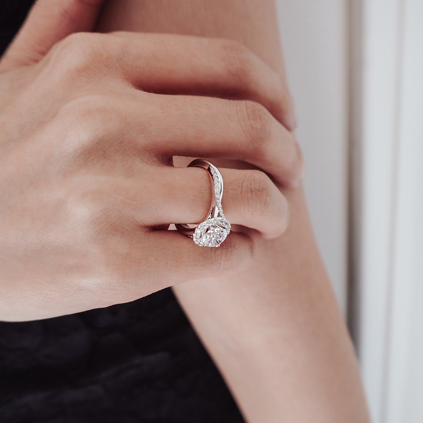 1.0 CT Round Halo & Twisted Pave CVD F/VS2 Diamond Engagement Ring