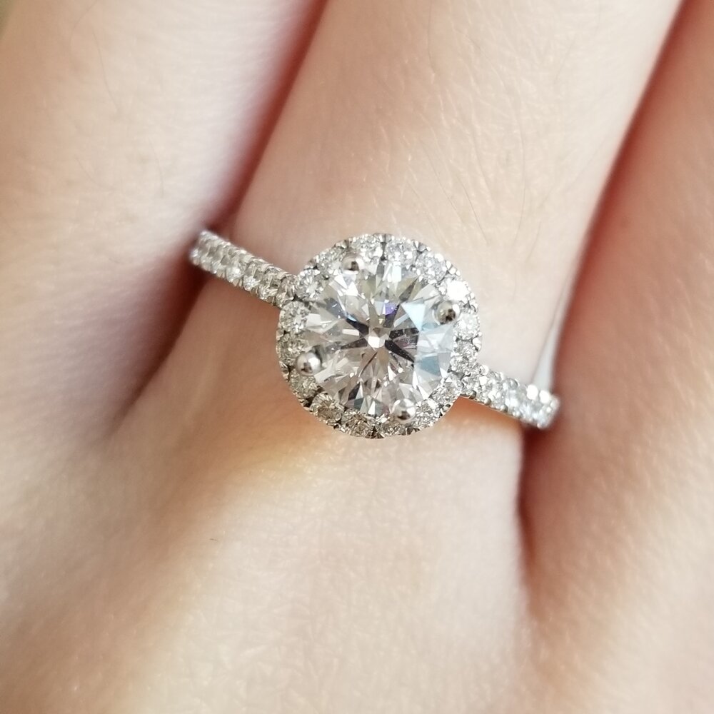 0.80 CT Round Halo CVD F/VS1 Diamond Engagement Ring