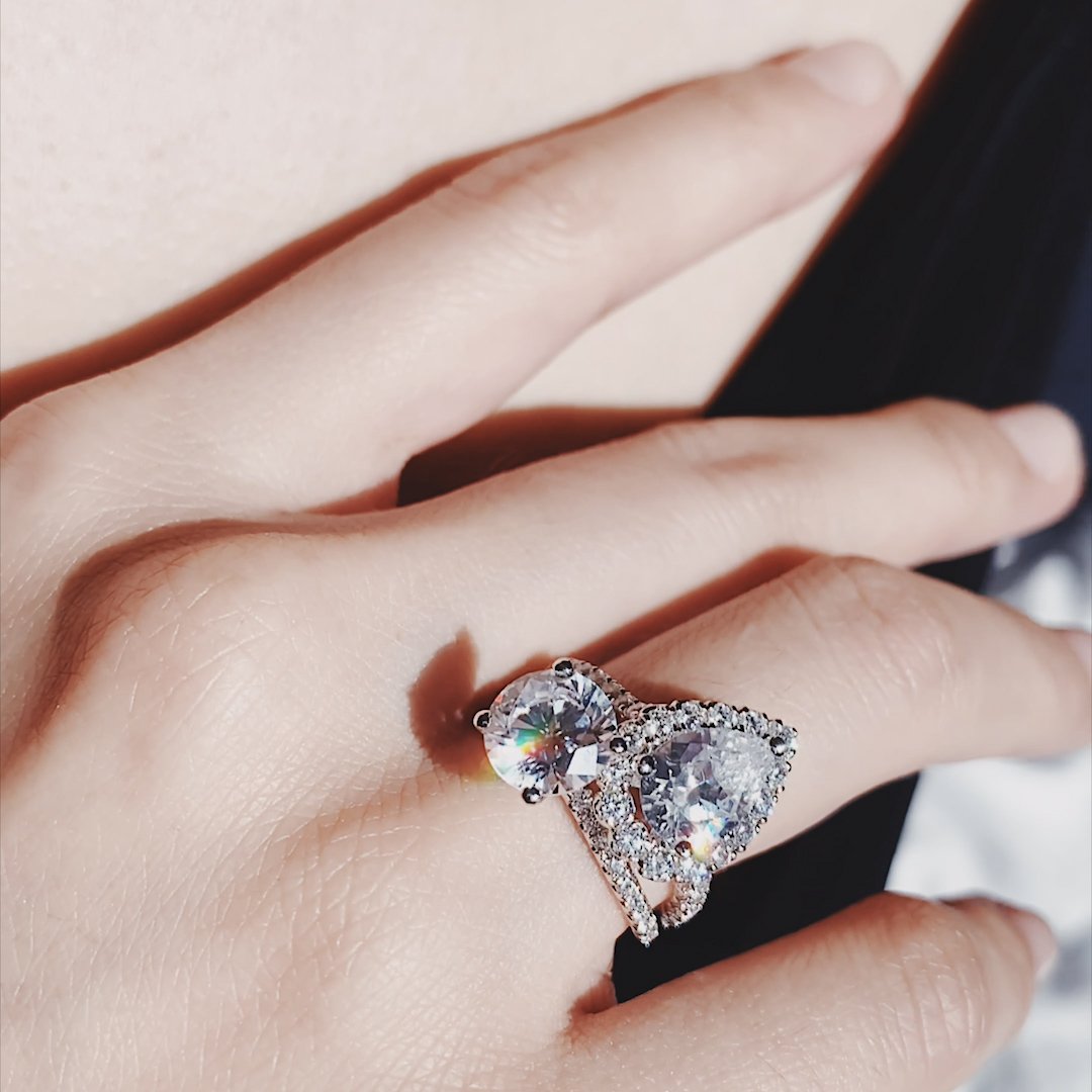 2.0 CT Round Solitaire & Pave CVD F/VS2 Diamond Engagement Ring